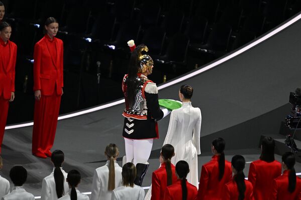 Իտալիայի դրոշը Միլանի «Սան Սիրո» մարզադաշտում՝ Ձմեռային Օլիմպիական խաղերի բացման արարողության ժամանակ - Sputnik Արմենիա