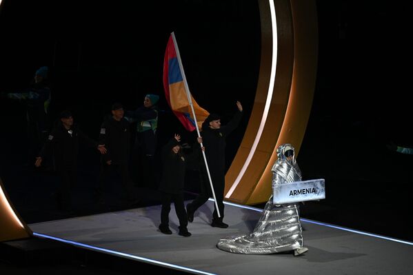 Հայկական եռագույնի դրաշակակիրներն են գեղասահորդներ Կարինա Ակոպովան և Նիկիտա Ռախմանինը - Sputnik Արմենիա