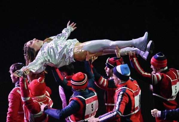 Իտալացի դերասանուհի Սաբրինա Իմպաչատորեն Միլանի Ձմեռային օլիմպիական խաղերի բացման արարողության ժամանակ - Sputnik Արմենիա