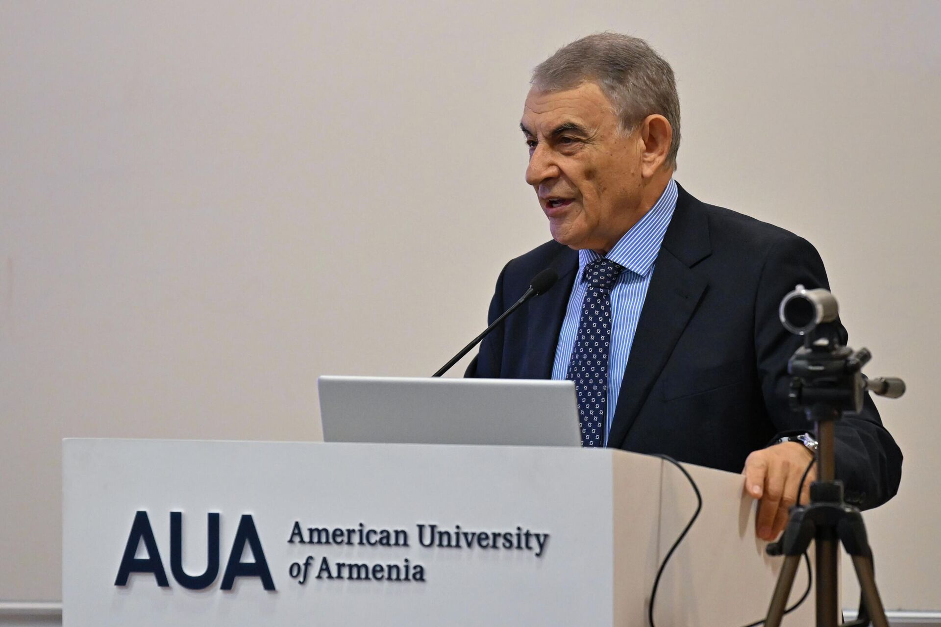 Директор медицинского комплекса Арабкир Ара Баблоян на конференции в преддверии Всемирного дня эпилепсии (7 февраля 2026). Еревaн - Sputnik Արմենիա, 1920, 07.02.2026
