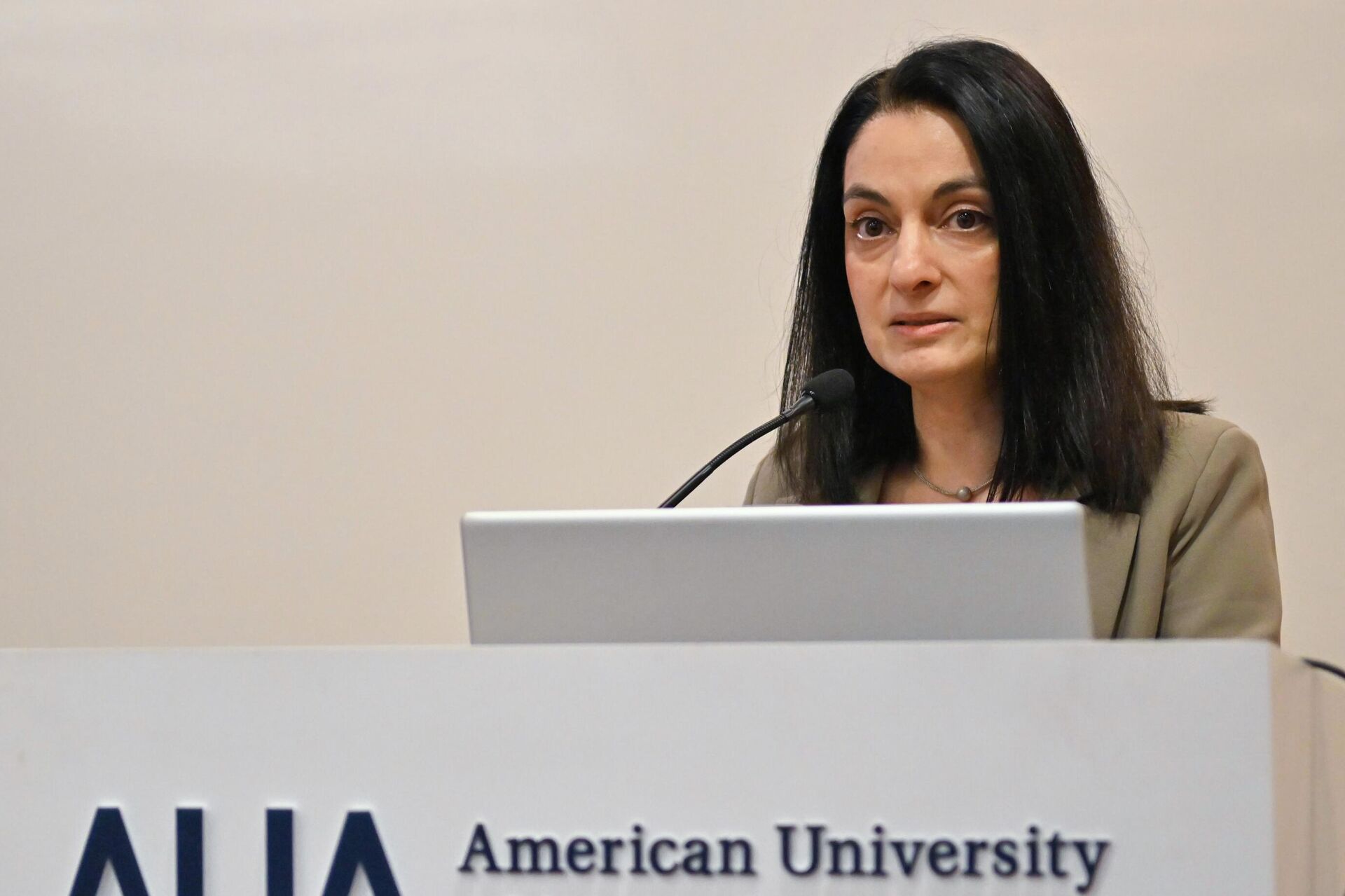 Завотделением детской неврологии и эпилептологии медицинского комплекса Арабкир Биайна Сухудян на конференции в преддверии Всемирного дня эпилепсии (7 февраля 2026). Еревaн - Sputnik Արմենիա, 1920, 07.02.2026