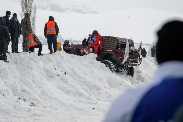 Ձնե բլրակները բավականին դժվարանցանելի էին անգամ փորձառուների համար - Sputnik Արմենիա