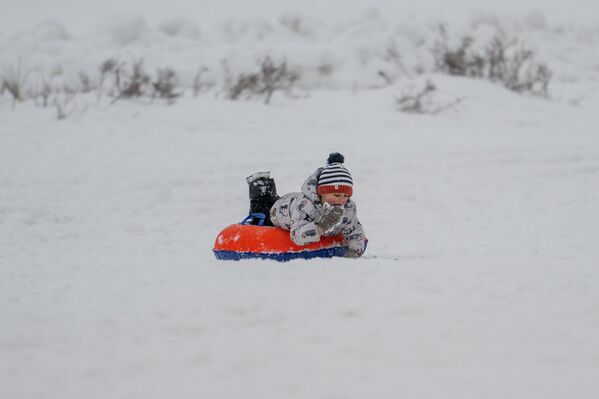 Փոքրիկ հյուրերն ամենաշատն էին վայելում ձյունը - Sputnik Արմենիա
