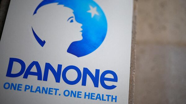 Логотип французской транснациональной компании Danone в штаб-квартире компании в Париже - Sputnik Արմենիա