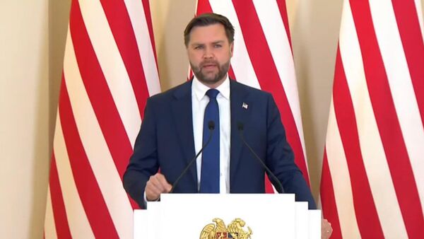 Пресс-конференция премьер-министра Никола Пашиняна и вице-президента США Джей Ди Вэнса (9 февраля 2026). Еревaн - Sputnik Армения