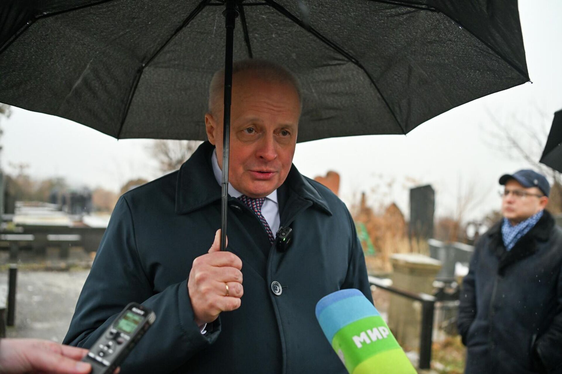 Памятная акция с участием Посла России Сергея Копыркина у могил советских дипломатов (10 февраля 2026). Еревaн - Sputnik Армения, 1920, 10.02.2026