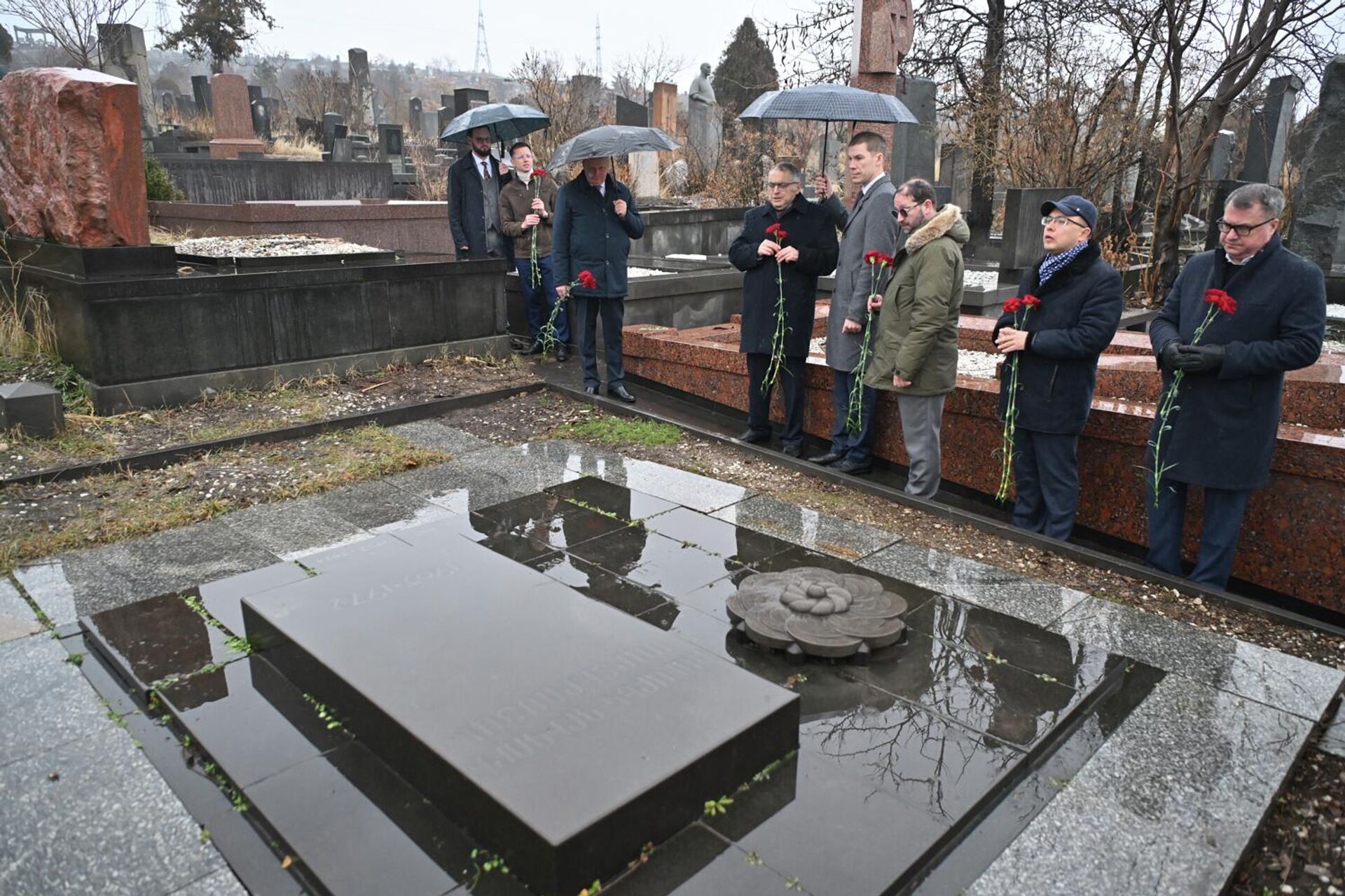 Памятная акция с участием Посла России Сергея Копыркина у могил советских дипломатов (10 февраля 2026). Еревaн - Sputnik Армения, 1920, 10.02.2026