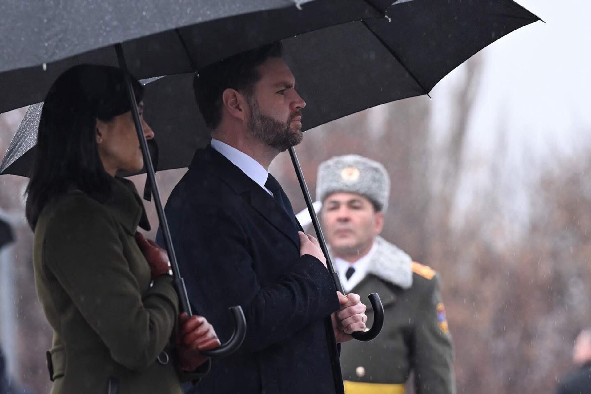 Вице-президент США Джей Ди Вэнс с супругой посетили мемориальный комплекс Цицернакаберд (10 февраля 2026). Еревaн - Sputnik Армения, 1920, 10.02.2026