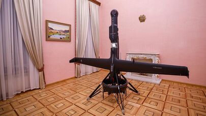 Беспилотный летательный аппарат типа "V-BAT" в резиденции президента во время встречи премьер-мионистра Армении и вице-президента США (9 февраля 2026). Еревaн