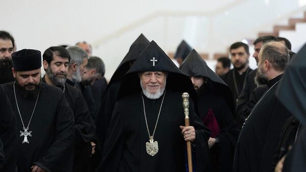 Католикос Гарегин II провел святую литургию в память священников святого Гевондяна (10 февраля 2026). Эчмиадзин - Sputnik Армения