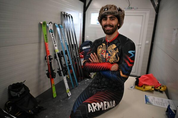 Горнолыжник Арутюн Арутюнян на Зимней Олимпиаде (10 февраля 2026). Италия - Sputnik Армения