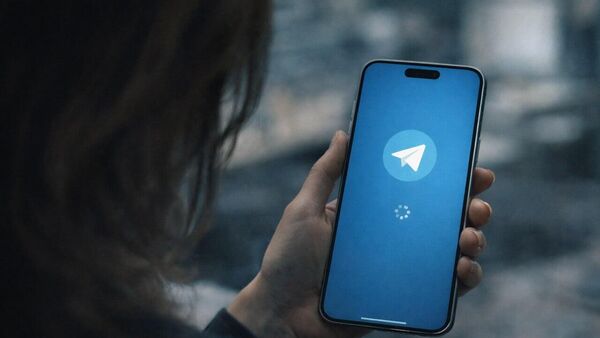 Загрузка Telegram на смартфоне, сгенерировано AI - Sputnik Армения