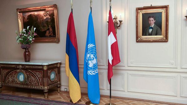 Флаги Армении, ООН и Швейцарии - Sputnik Армения