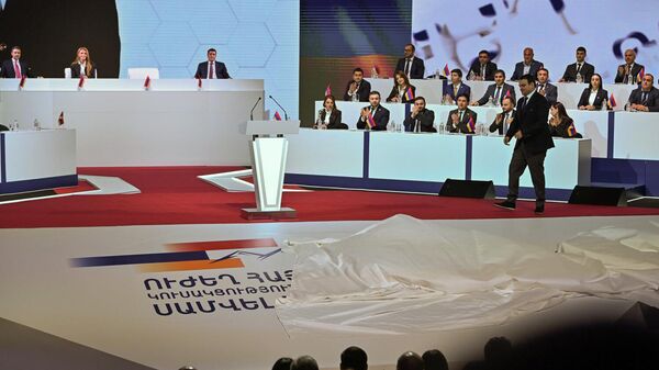 Нарек Карапетян на презентации партии Сильная Армения (12 февраля 2026). Еревaн - Sputnik Армения