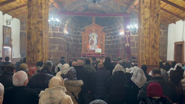 Совместная молитва в церкви, расположенной в селе Аруч - Sputnik Армения