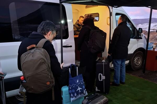 Ադրբեջանցի փորձագետներն առաջին անգամ Հայաստան են եկել ցամաքային սահմանով - Sputnik Արմենիա