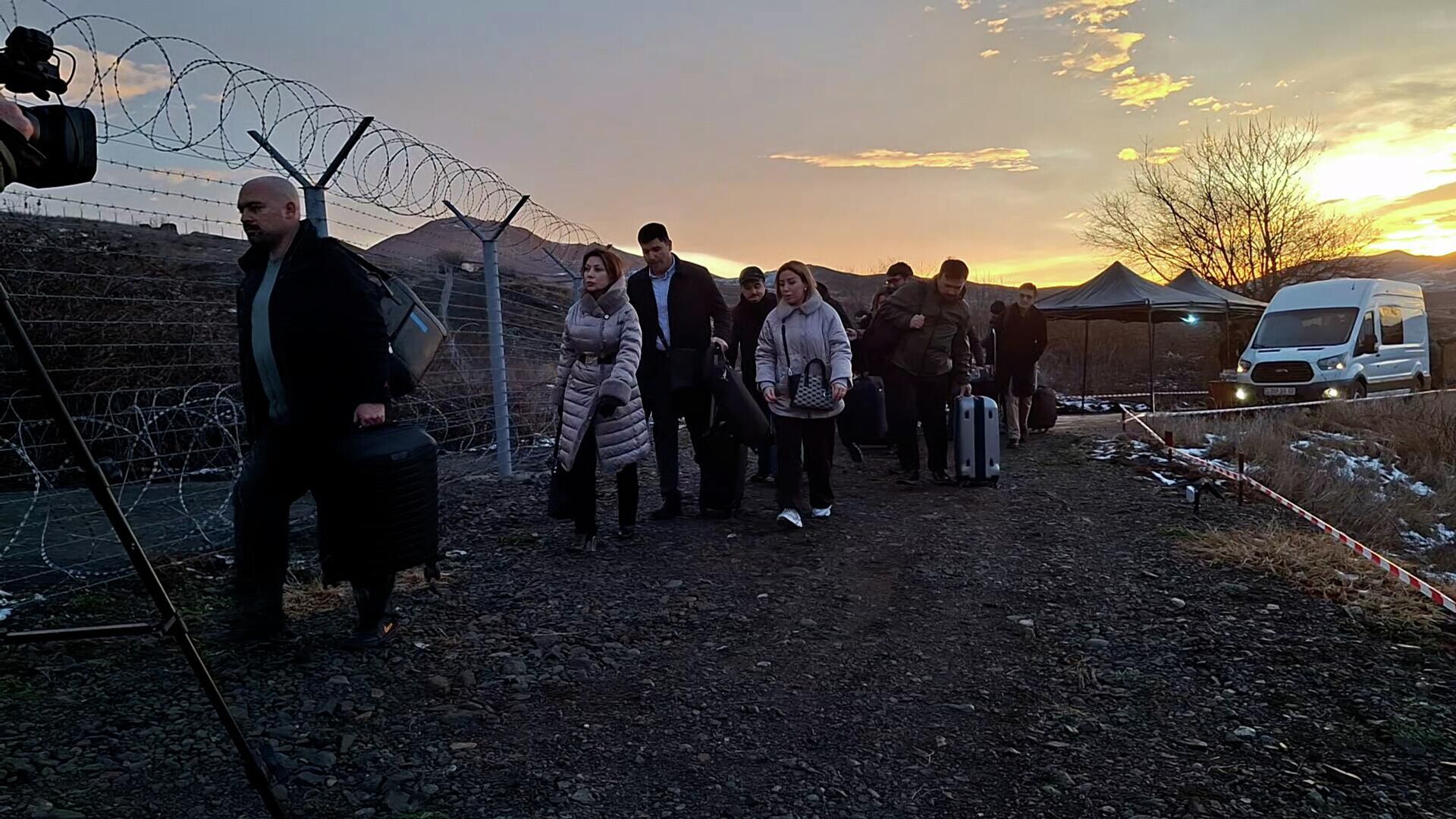 Представители азербайджанского гражданского общества прибыли в Армению через демаркированный участок суши (13 февраля 2026) - Sputnik Արմենիա, 1920, 13.02.2026