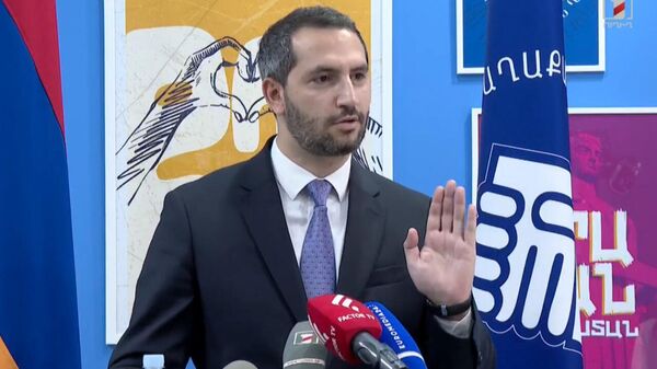 Рубен Рубинян проводит брифинг (13 февраля 2026). Еревaн - Sputnik Армения