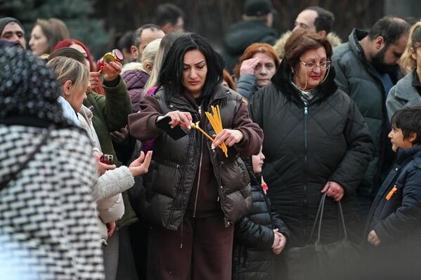 Бездетные супруги молятся о даровании ребёнка. - Sputnik Армения