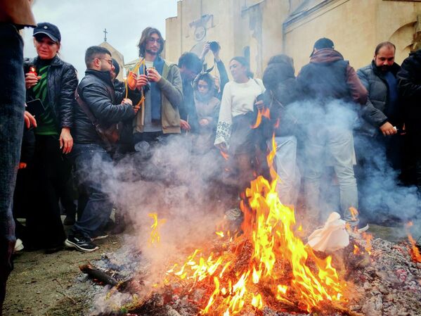 Трндез и сегодня остаётся праздником света, надежды и продолжения жизни. - Sputnik Армения