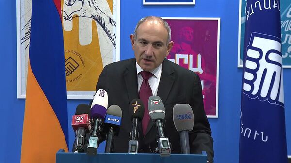 Премьер-министр Никол Пашинян отвечает на вопросы журналистов (13 февраля 2026). Еревaн - Sputnik Армения