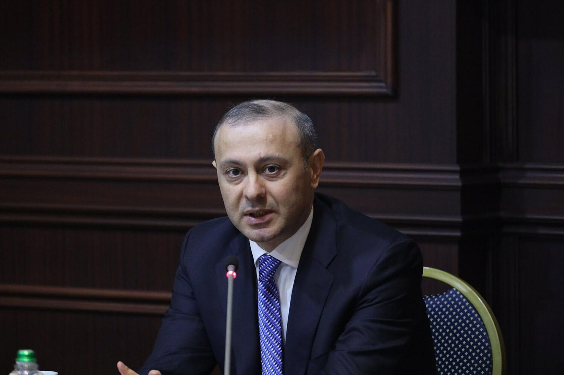 Секретарь Совета безопасности Армен Григорян встретился с представителями гражданского общества из Армении и Азербайджана в рамках инициативы Мост мира (14 февраля 2026). Еревaн - Sputnik Армения, 1920, 14.02.2026