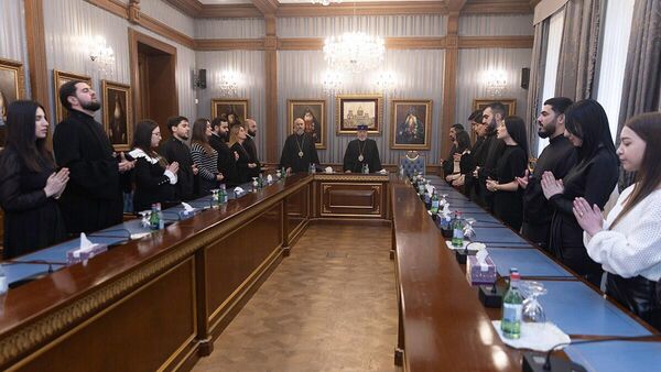 Կաթողիկոսն օրհնել է նորապսակ սարկավագներին - Sputnik Արմենիա