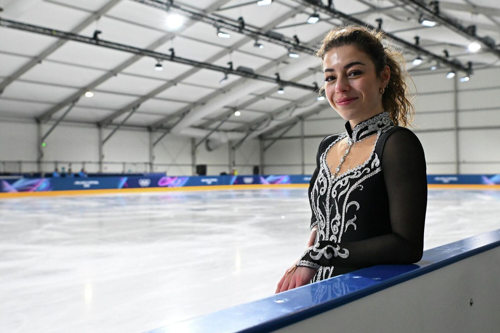 Фигуристка из Армении Карина Акопова перед началом тренировки (14 февраля 2026). Милан - Sputnik Արմենիա, 1920, 15.02.2026