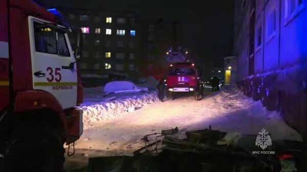 МЧС на месте пожара в жилом доме в Норильске - Sputnik Армения