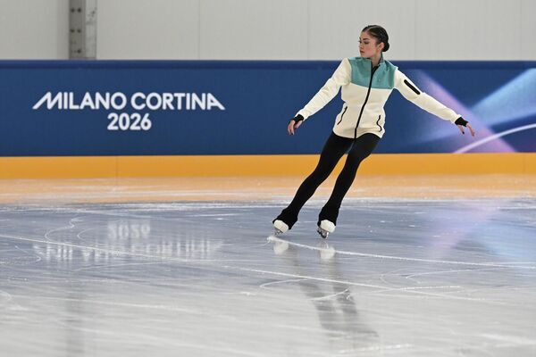 Фигуристка Аделия Петросян на тренировке на Олимпийских играх 2026 (16 февраля 2026). Милан - Sputnik Армения
