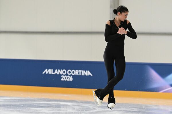 Фигуристка Аделия Петросян на тренировке на Олимпийских играх 2026 (16 февраля 2026). Милан - Sputnik Армения