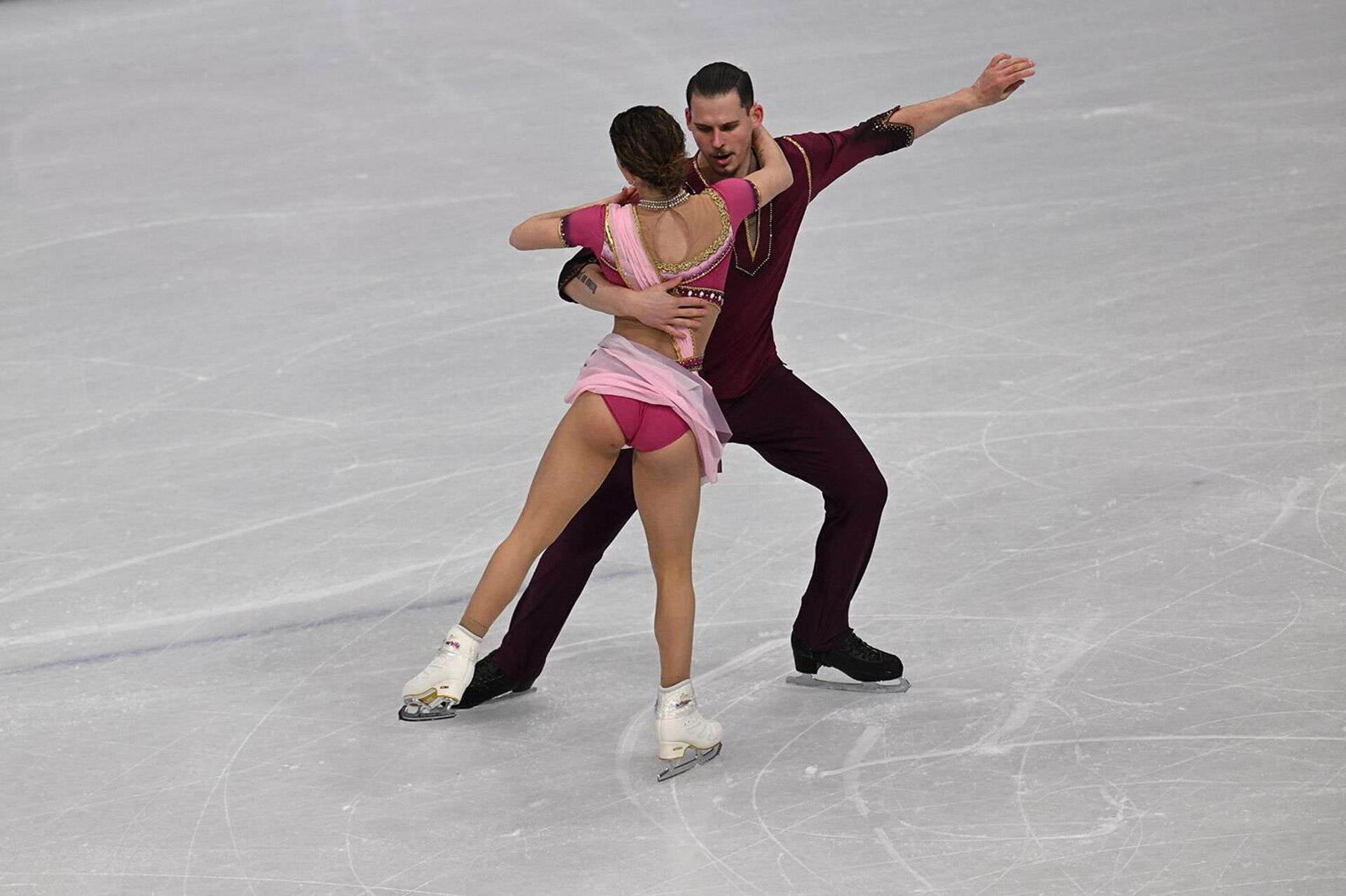 Армянские фигуристы Карина Акопова и Никита Рахманин выступают в произвольной программе парного фигурного катания на зимних Олимпийских играх 2026 года (16 февраля 2026). Милан - Sputnik Армения, 1920, 17.02.2026