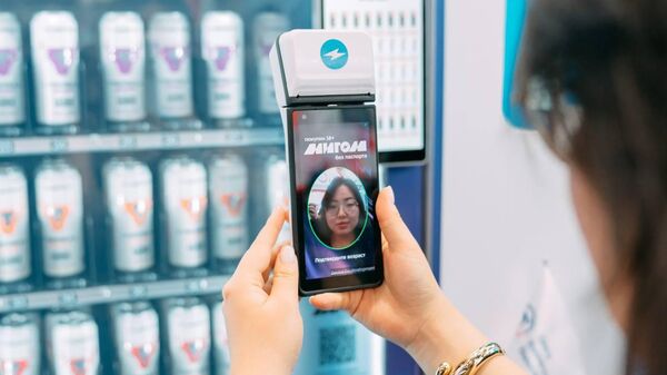 Процесс подтверждения возраста по биометрии в Центре биометрических технологий РФ - Sputnik Армения