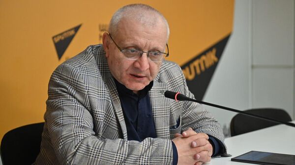 Западники даже не пикнули, когда Вэнс поддержал Пашиняна: Суренянц - Sputnik Армения