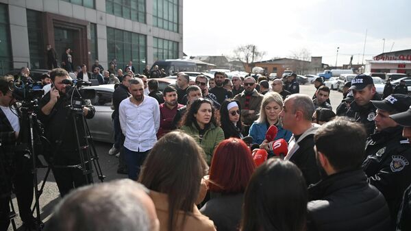 Акция протеста водителей такси (18 февраля 2026). Еревaн - Sputnik Армения