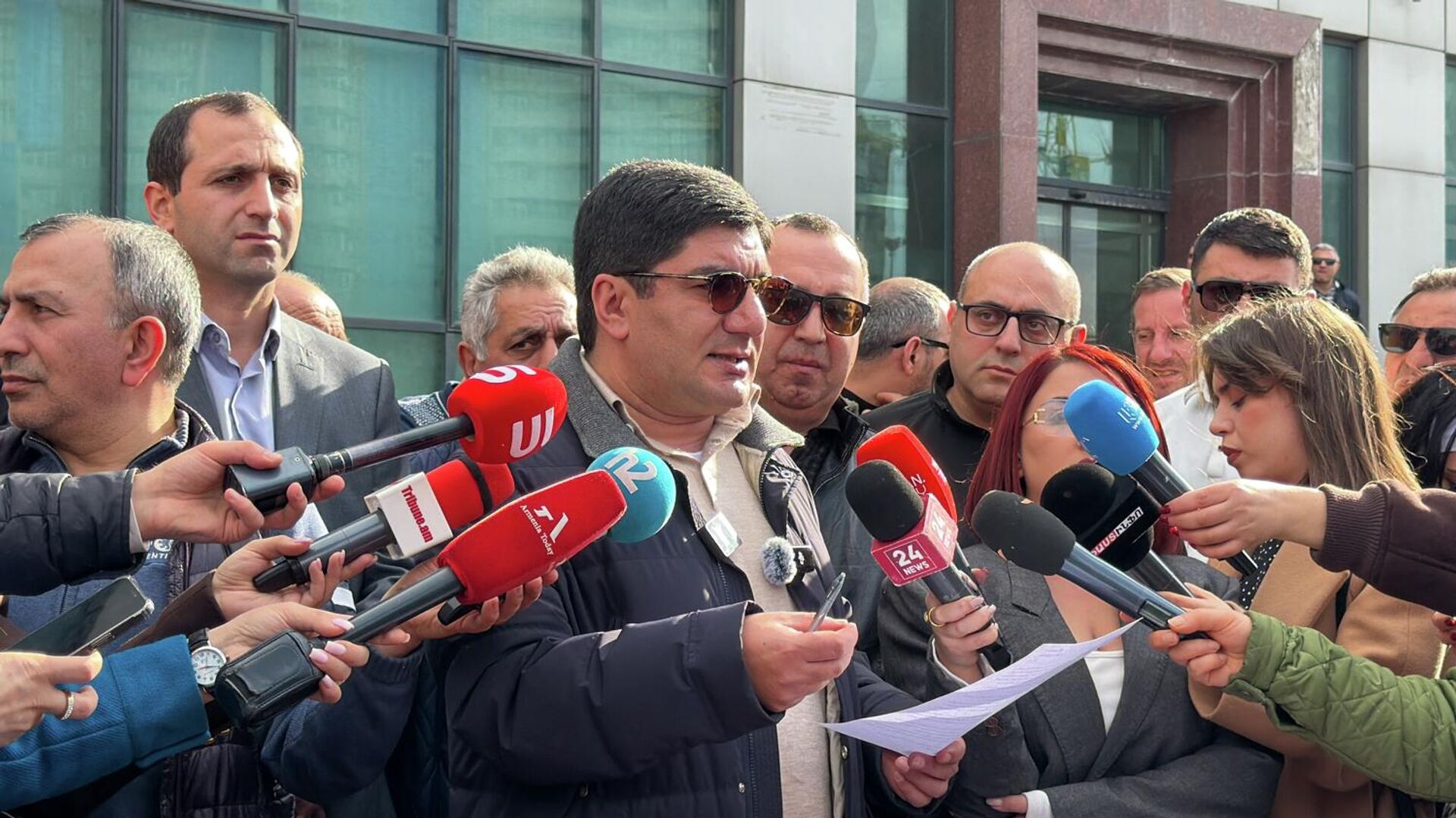 Акция протеста водителей такси (18 февраля 2026). Еревaн - Sputnik Армения, 1920, 18.02.2026