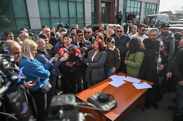 Акция протеста водителей такси (18 февраля 2026). Еревaн - Sputnik Армения