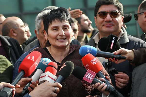 Акция протеста водителей такси (18 февраля 2026). Еревaн - Sputnik Армения