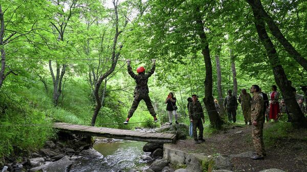 Министр ОНКС Жанна Андреасян посетила Специализированное военно-спортивное училище имени Арама Манукяна (21 июня 2023). Арзакан - Sputnik Армения