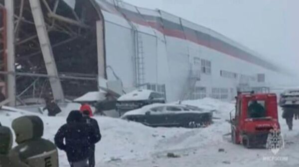 Обрушение крыши одного из цехов завода Моторинвест (19 февраля 2026). Липецкая область - Sputnik Արմենիա