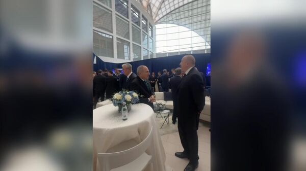 Пашинян провел с Алиевым в Вашингтоне неформальную встречу на ногах Пашинян провел с Алиевым в Вашингтоне неформальную встречу на ногах - Sputnik Армения