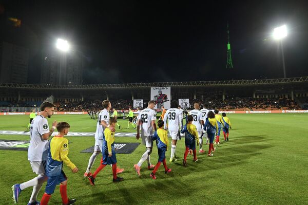 «Նոայի» ֆուտբոլիստները խաղադաշտ են դուրս գալիս - Sputnik Արմենիա