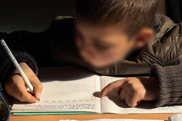 Տիգրանի եղբայրը Ծափաթաղի դպրոցում Տիգրանի եղբայրը Ծափաթաղի դպրոցում - Sputnik Արմենիա