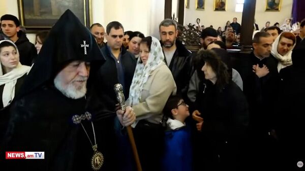 Католикос всех армян принял участие в литургии второй седмицы Великого поста в Эчмиадзине - Sputnik Армения