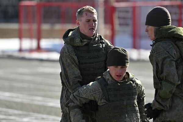 Боевое шоу на праздновании Дня защитника Отечества на территории 102-й военной базы ВС РФ (23 февраля 2026). Гюмри Боевое шоу на праздновании Дня защитника Отечества на территории 102-й военной базы ВС РФ (23 февраля 2026). Гюмри - Sputnik Армения