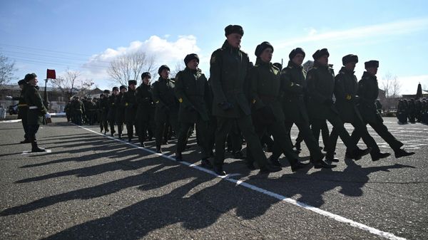 Военный парад на праздновании Дня защитника Отечества на территории 102-й военной базы ВС РФ (23 февраля 2026). Гюмри - Sputnik Армения