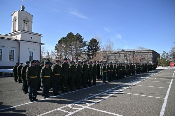Военный парад на праздновании Дня защитника Отечества на территории 102-й военной базы ВС РФ (23 февраля 2026). Гюмри Военный парад на праздновании Дня защитника Отечества на территории 102-й военной базы ВС РФ (23 февраля 2026). Гюмри - Sputnik Армения