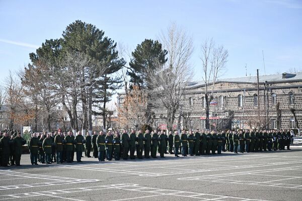 Военный парад на праздновании Дня защитника Отечества на территории 102-й военной базы ВС РФ (23 февраля 2026). Гюмри Военный парад на праздновании Дня защитника Отечества на территории 102-й военной базы ВС РФ (23 февраля 2026). Гюмри - Sputnik Армения