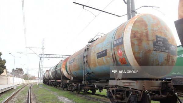 Вагоны с нефтью из Азербайджана в Армению - Sputnik Армения