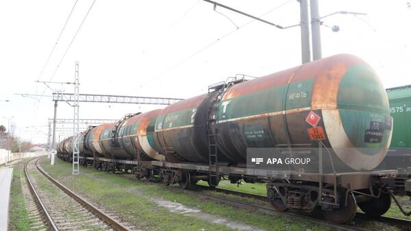 Вагоны с нефтью из Азербайджана в Армению - Sputnik Армения